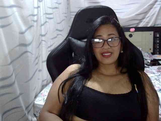 Letty33 webcam