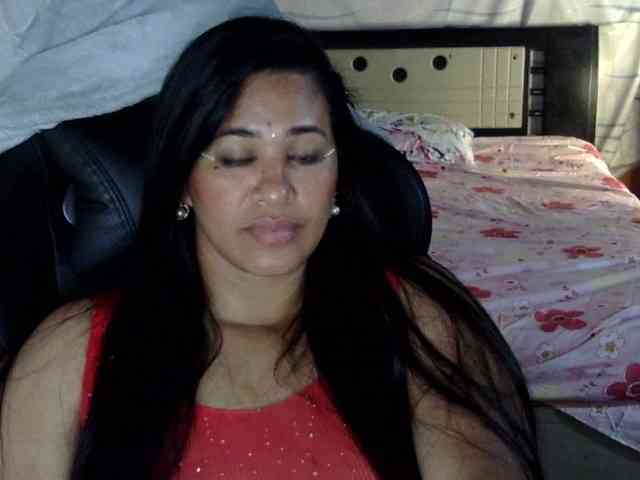 Letty33 webcam