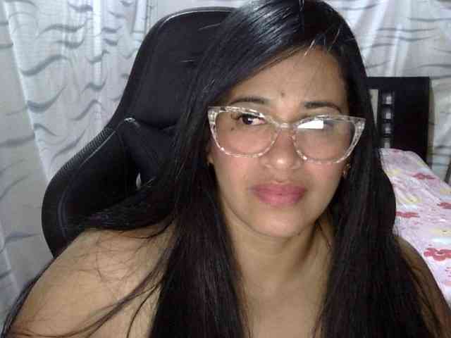 Letty33 webcam