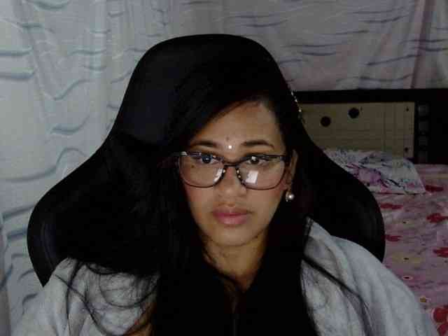Letty33 webcam