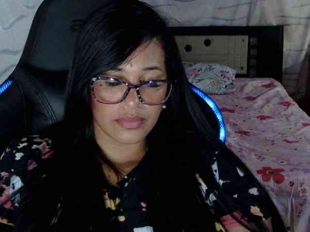 Letty33 webcam