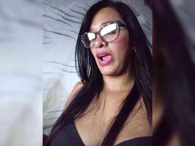 Letty33 webcam