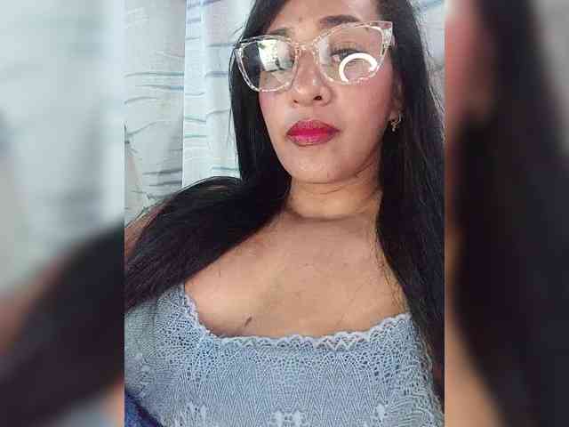 Letty33 webcam