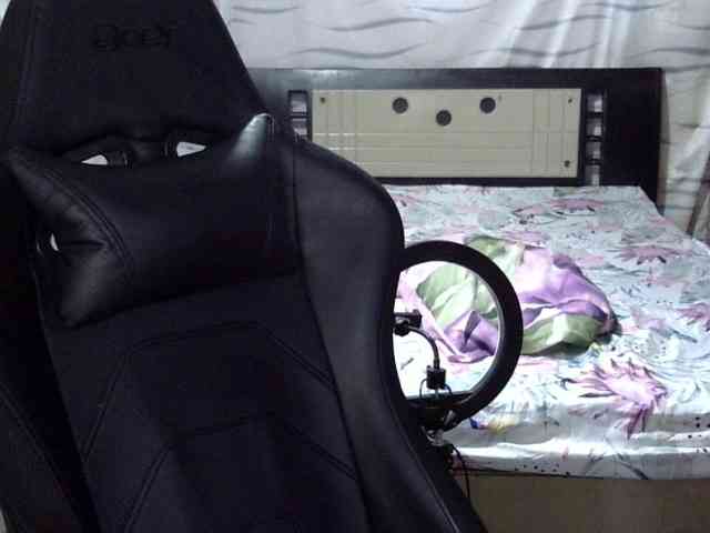 Letty33 webcam