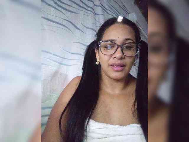 Letty33 webcam