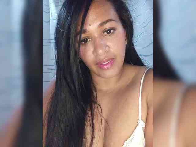 Letty33 webcam