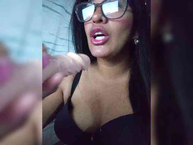 Letty33 webcam