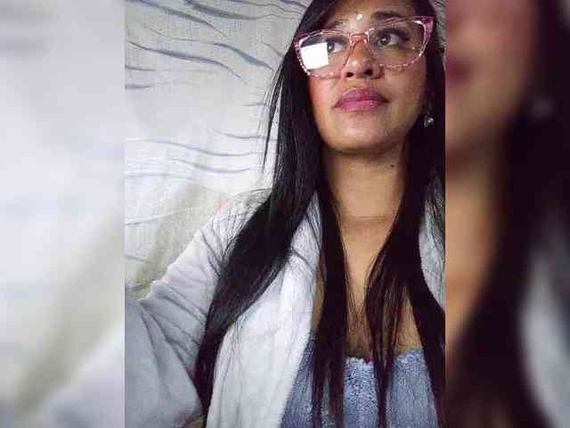 Letty33 webcam