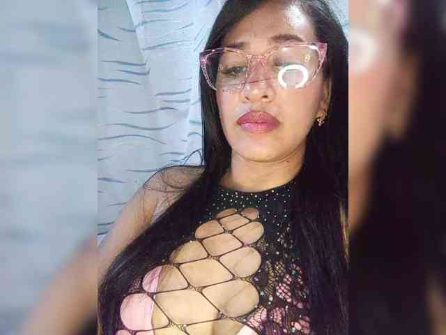 Letty33 webcam