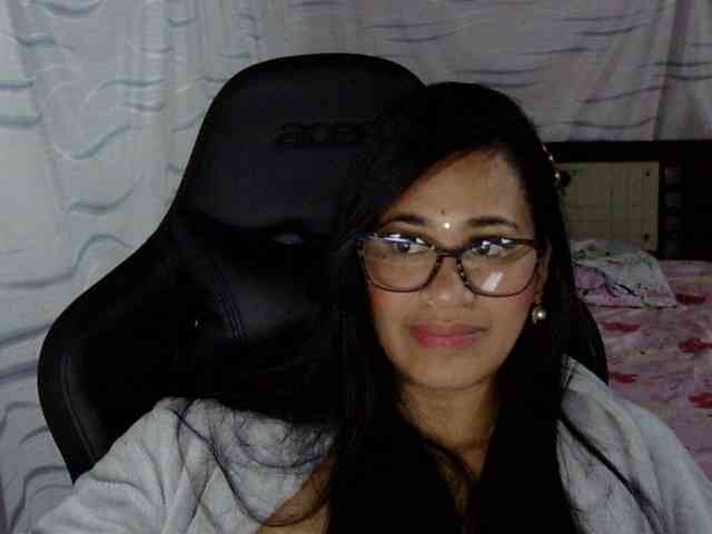 Letty33 webcam