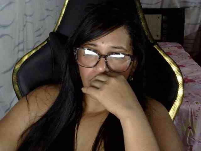 Letty33 webcam
