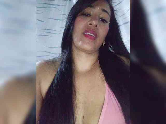 Letty33 webcam
