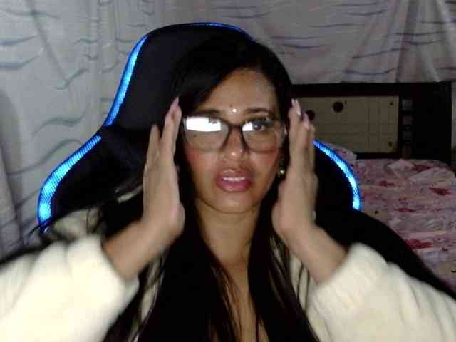 Letty33 webcam