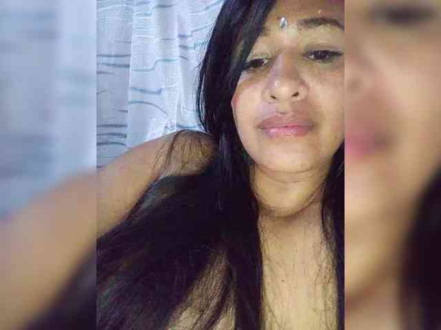 Letty33 webcam