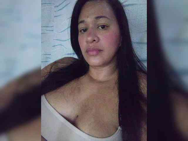 Letty33 webcam
