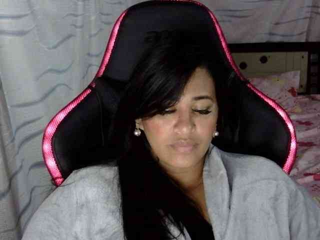 Letty33 webcam