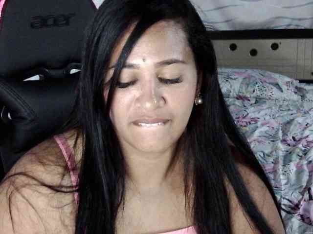 Letty33 webcam