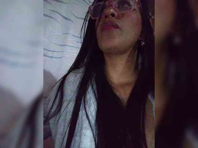 Letty33 webcam