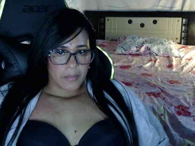 Letty33 webcam