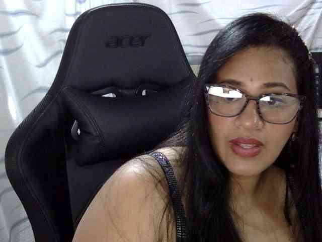 Letty33 webcam