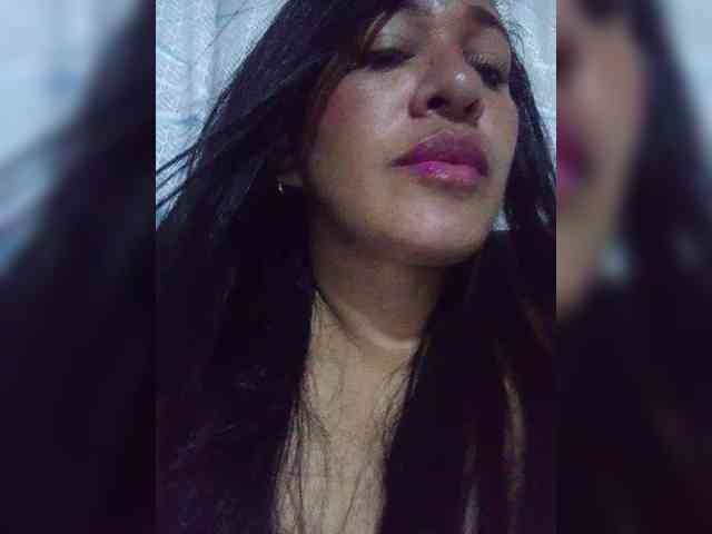Letty33 webcam