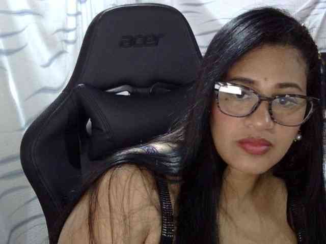 Letty33 webcam