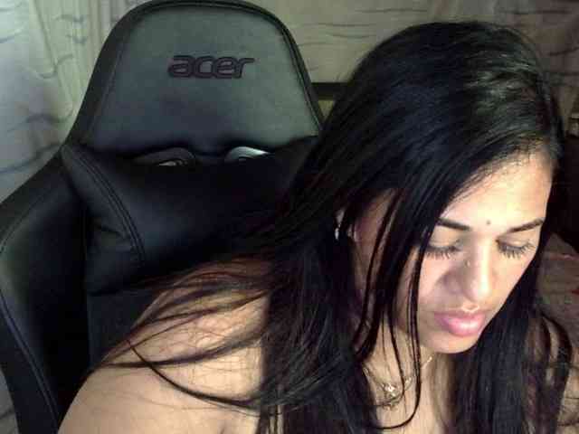 Letty33 webcam