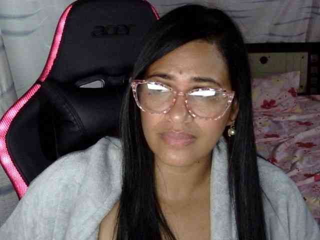 Letty33 webcam