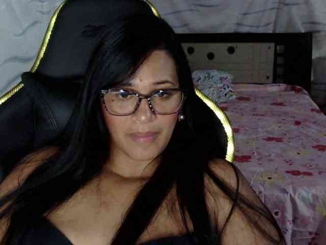 Letty33 webcam