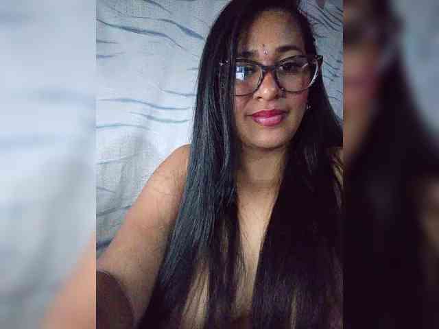 Letty33 webcam