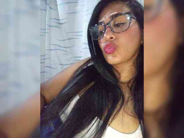 Letty33 webcam