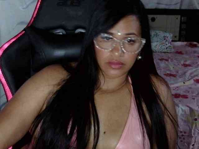 Letty33 webcam
