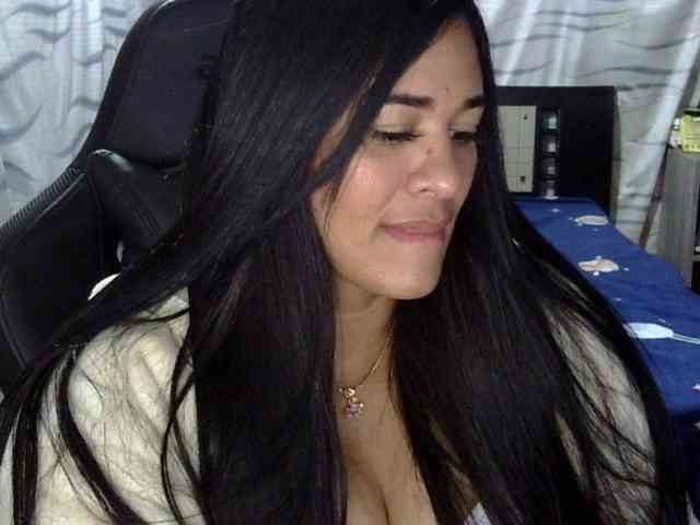 Letty33 webcam