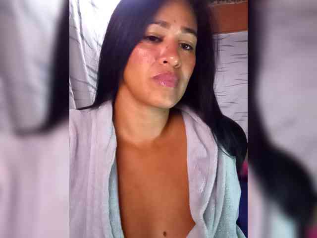 Letty33 webcam
