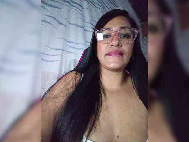 Letty33 webcam
