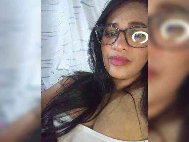 Letty33 webcam