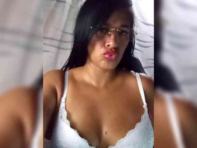 Letty33 webcam