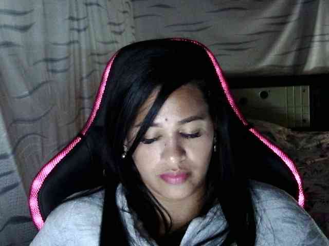 Letty33 webcam