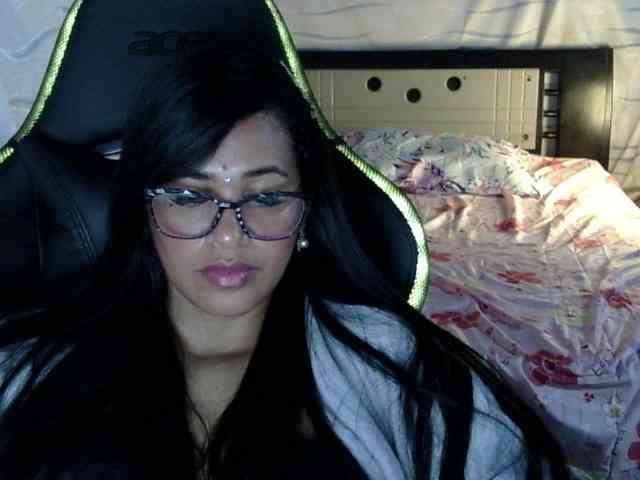 Letty33 webcam
