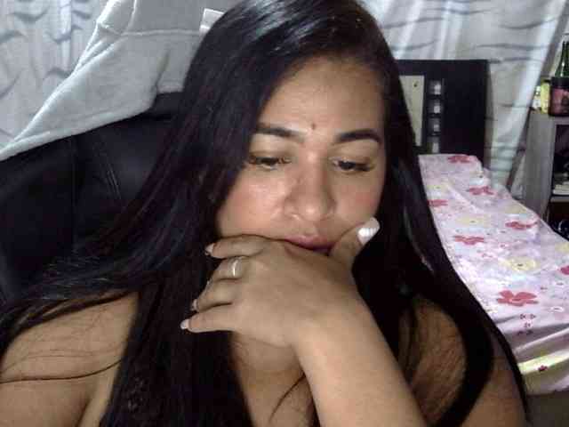 Letty33 webcam