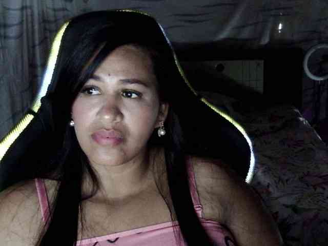 Letty33 webcam