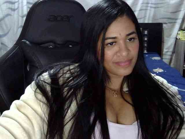 Letty33 webcam