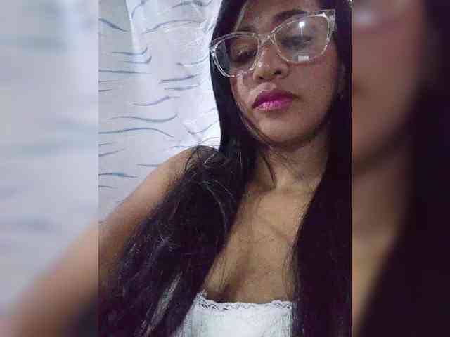 Letty33 webcam