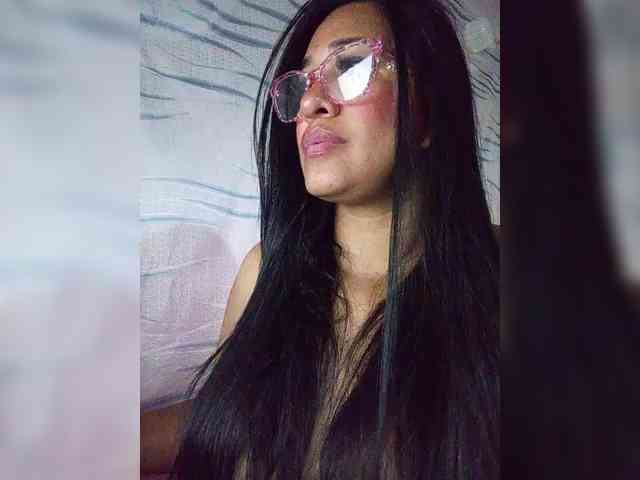 Letty33 webcam