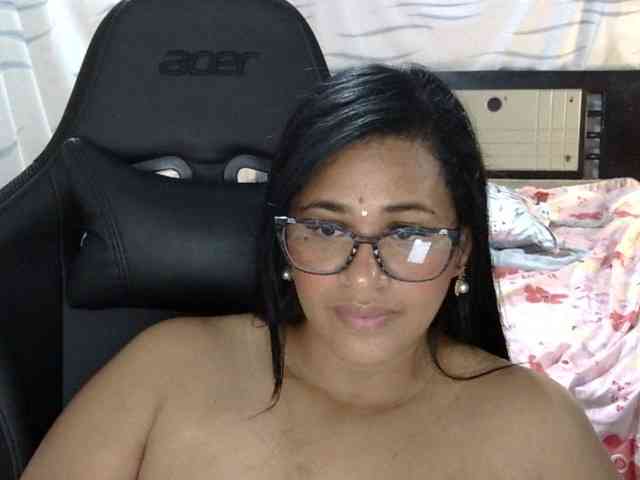 Letty33 webcam