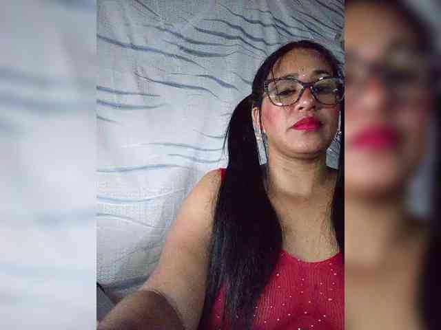 Letty33 webcam