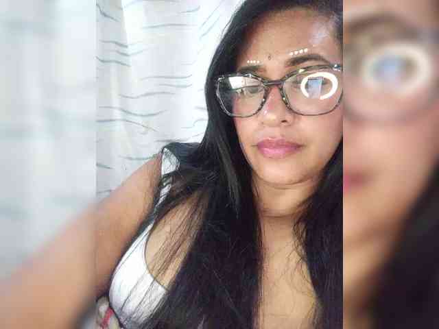 Letty33 webcam