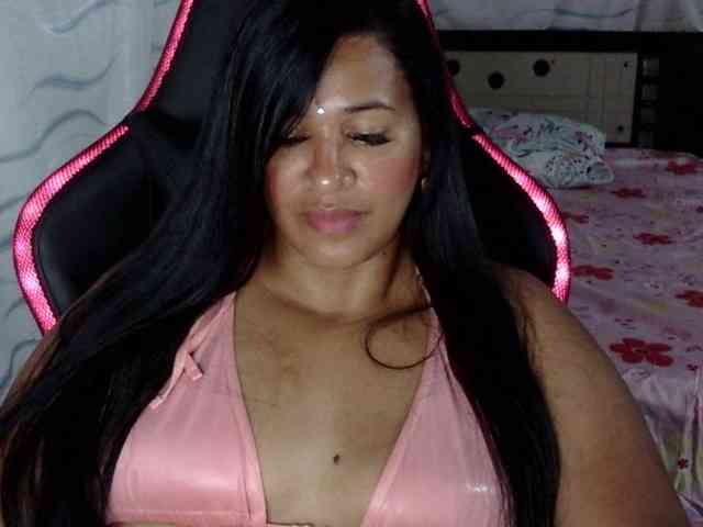 Letty33 webcam
