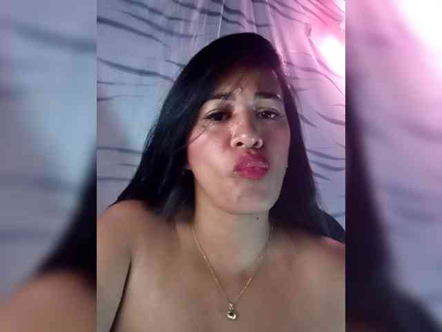 Letty33 webcam