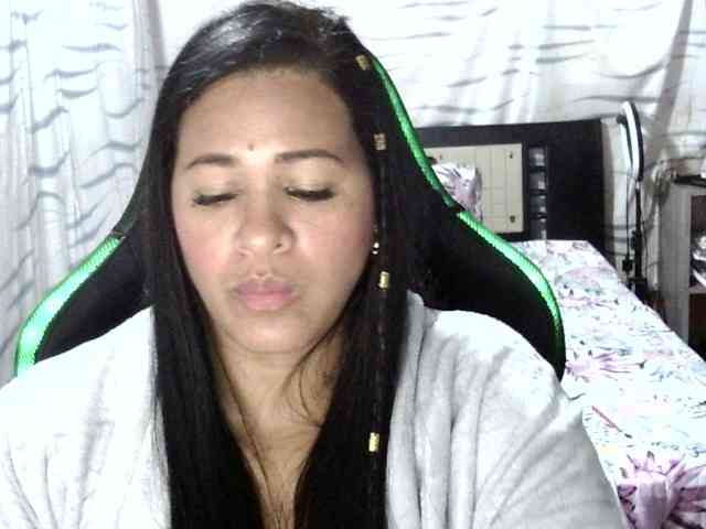 Letty33 webcam